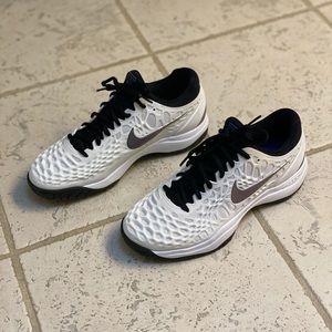 Nike women’s tennis Zoom Cage 3